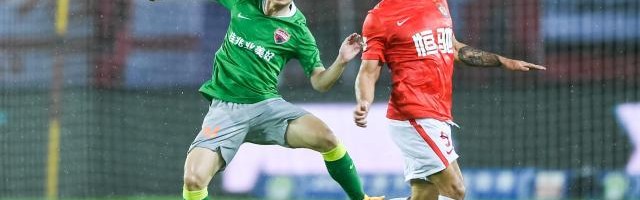 九游平台官网-艾克森重踢中锋制造两球 打破516天运动战进球荒