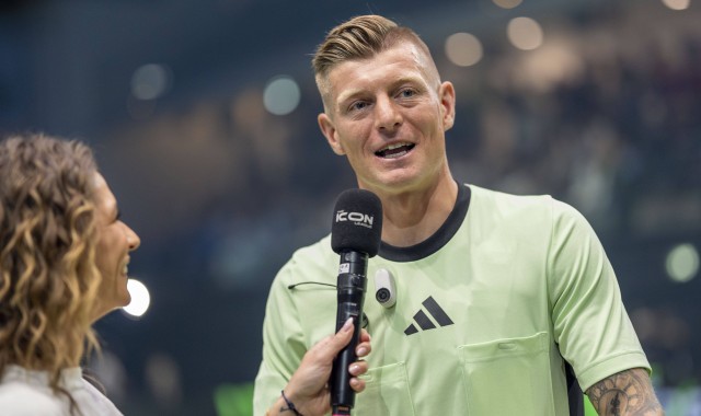 jiuyou-克罗斯：施洛特贝克对斯坦尼西奇的犯规应吃到红牌，他犯错太多