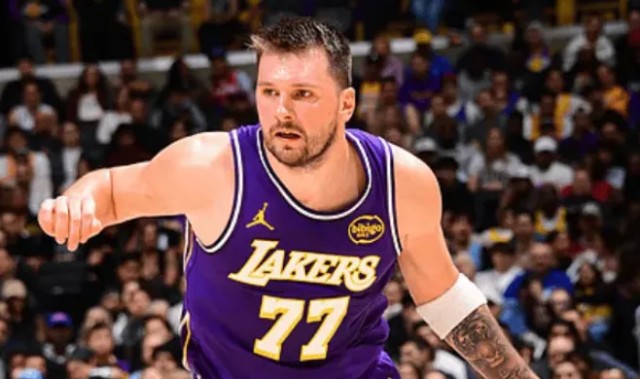 jiuyou-雷迪克：东契奇感到左腿筋有些酸痛，目前还无法判断伤情