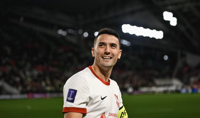 九游平台-告别成都，周定洋在中国继续跑下去